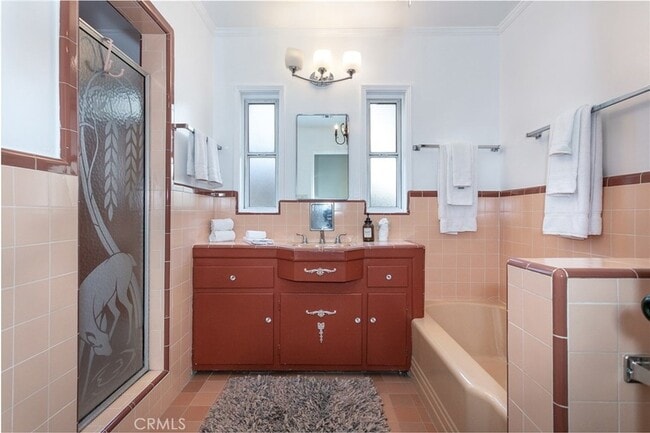 Building Photo - 5825 Fulton Ave