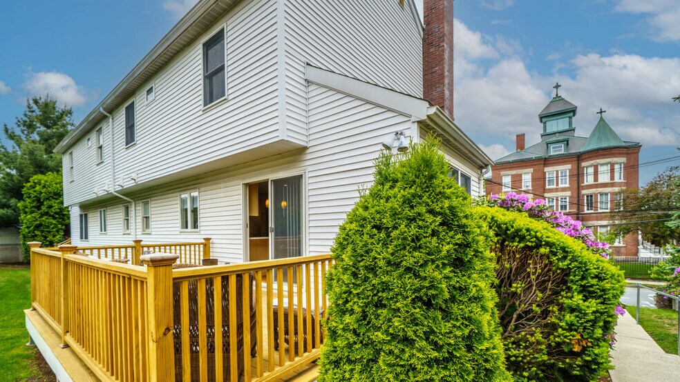Building Photo - 298 Adams St