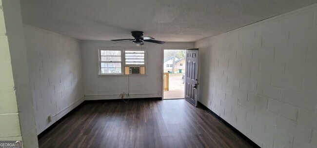 Building Photo - 122 Molette St