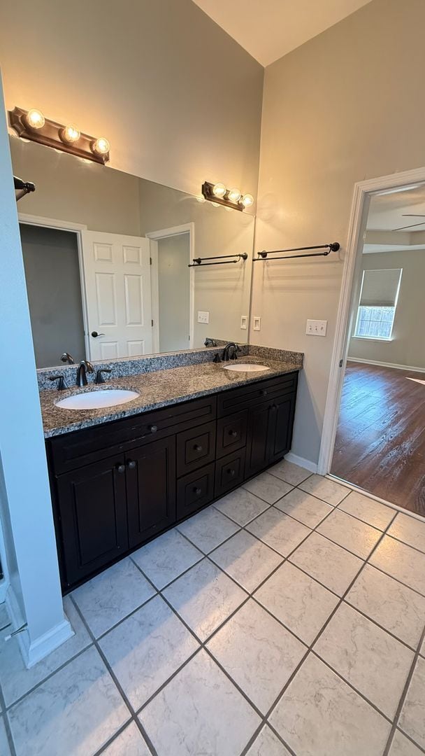 Building Photo - HOME FOR LEASE 4 BR 2 BATH RANCHSTYLE  SPLIT FLOOR PLAN AND OPEN  LARGE  FENCED BACKYARD  CONVENI...