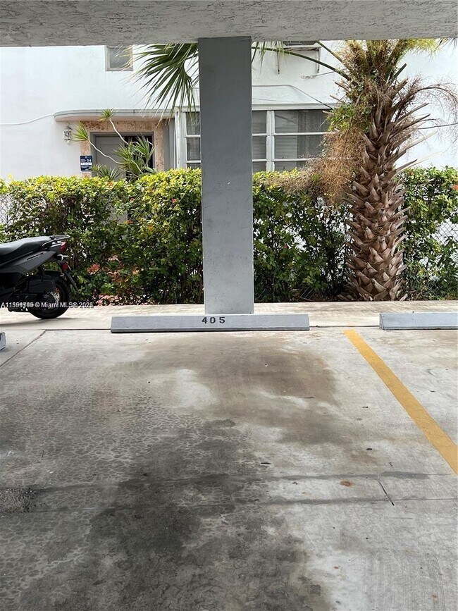 Building Photo - 1145 Normandy Dr