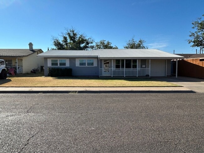 Building Photo - Charming Family Home Near John Ireland Ele...