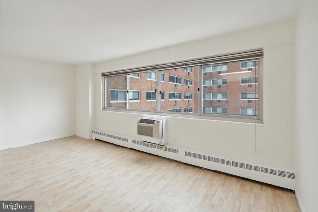 Building Photo - 2101-17 Chestnut St