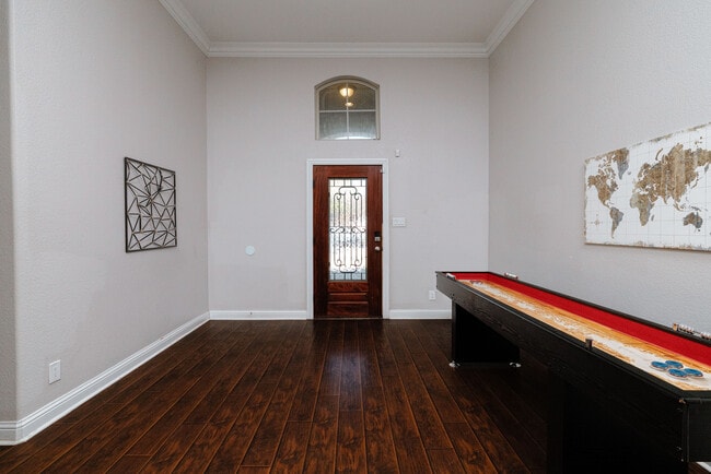 Building Photo - 3014 Falls Dr