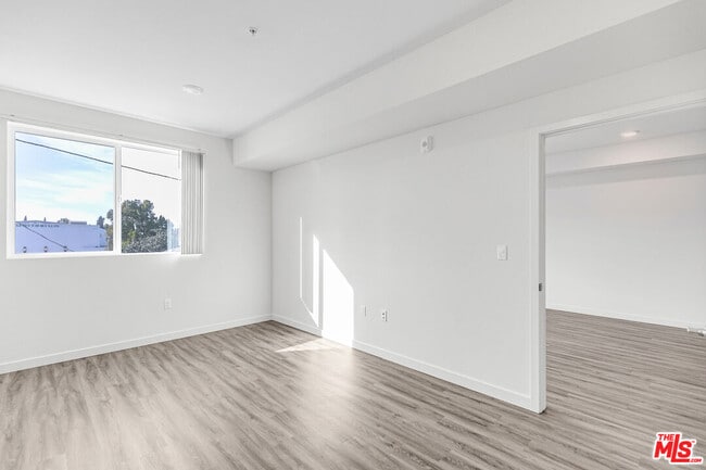 Building Photo - 3567 Chesapeake Ave