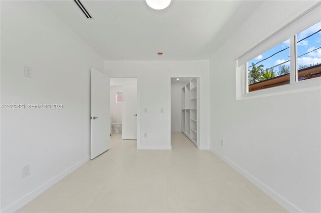 Building Photo - 13185 Emerald Dr