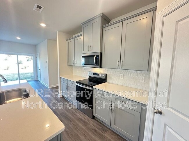 Building Photo - 1764 Braemar Vlg Dr