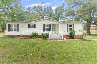 Building Photo - 3-Bedroom Home on Quiet Corner in Burkeville!
