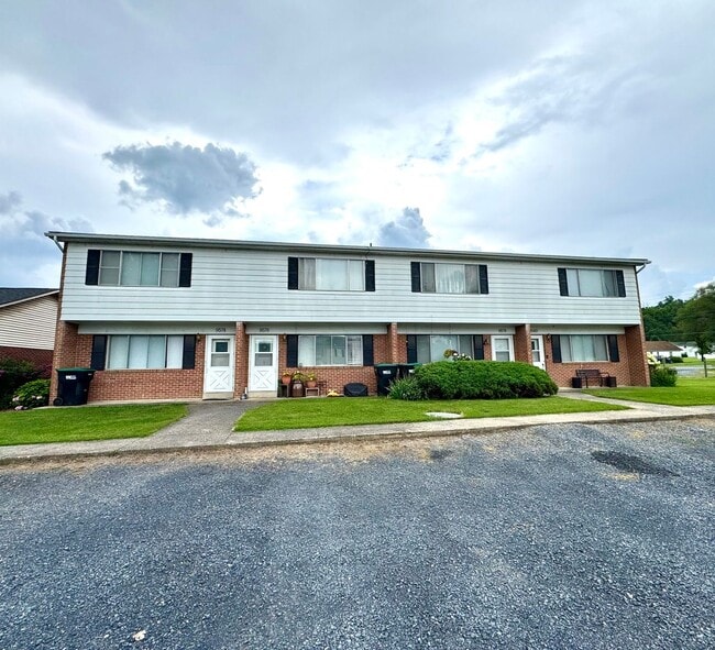 Primary Photo - Charming 3 Bedroom Townhouse in New Market