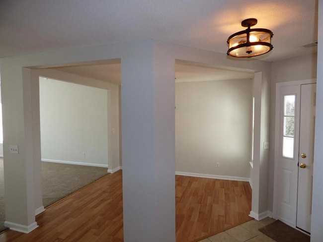Building Photo - 210 Tibton Cir