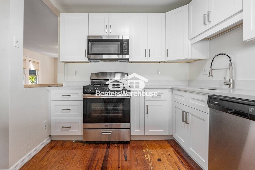 Building Photo - 1008 W Powhatan Ave