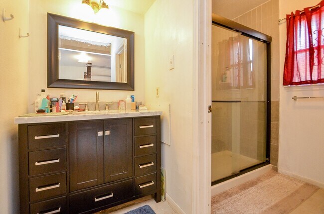 Building Photo - 1506 Wilshire Park Dr