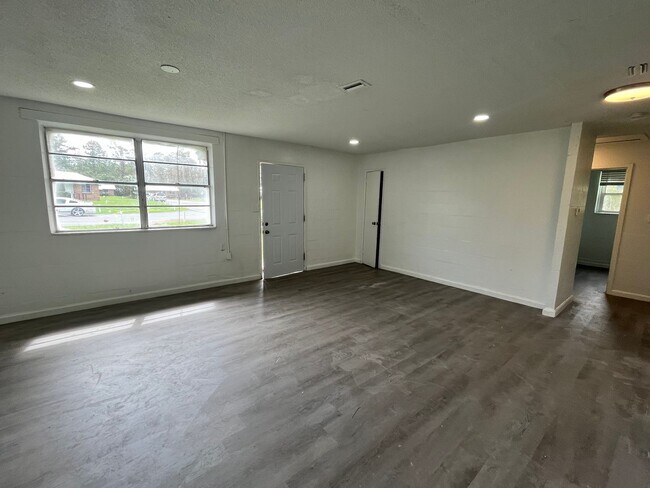 Building Photo - 116 Horizon Cir SW