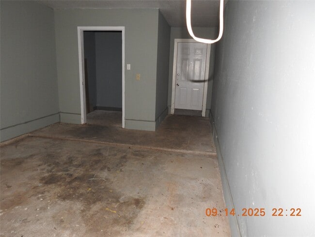 Building Photo - 34818 Lake Point Lk