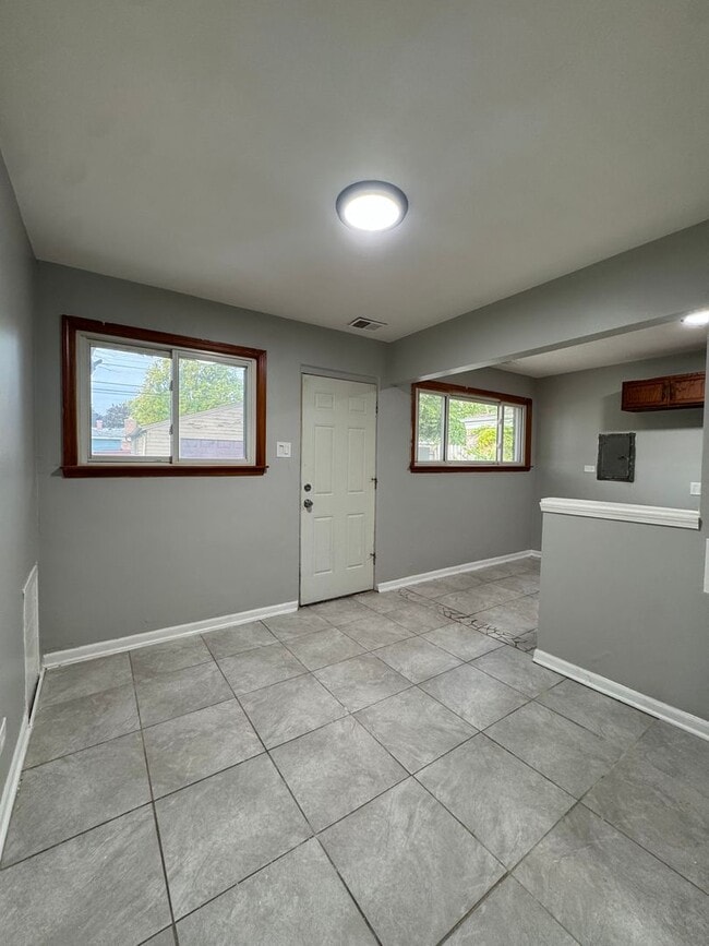 Building Photo - 2 Bedroom Ranch Home now available in Calu...