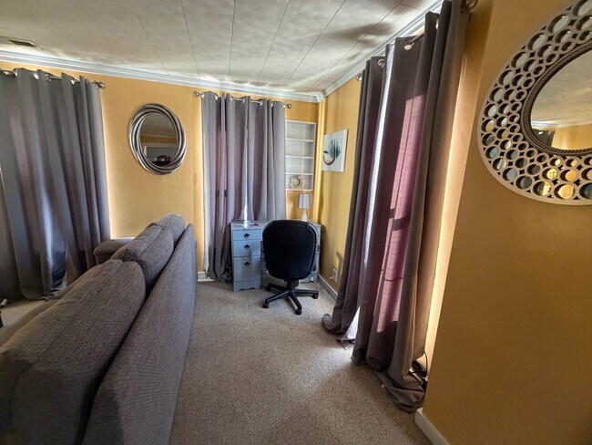 Building Photo - 602 N 6th St