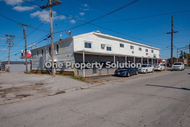 Building Photo - 5284 Broadway