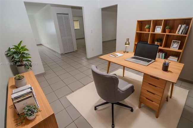 Building Photo - 230 SW 30th Ave