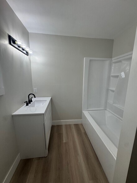 Building Photo - 15 Moody St