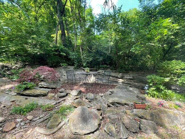 Building Photo - 3222 Country Club Rd