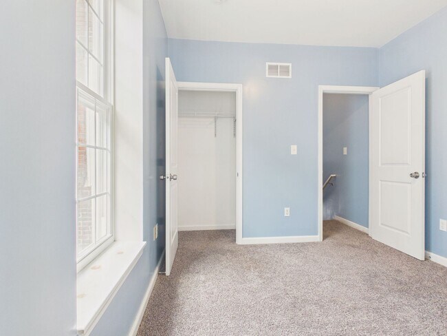 Building Photo - Newly Renovated 4 Bedroom Single Family Home