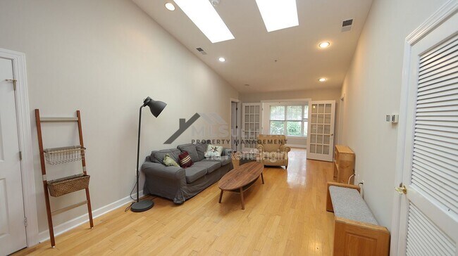 Building Photo - 929 Morreene Rd