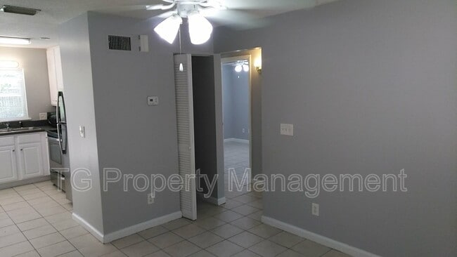 Building Photo - 209 7th St S