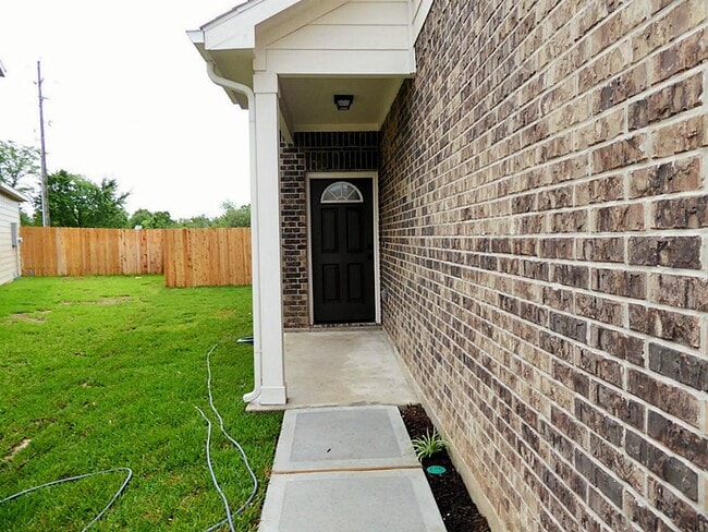 Building Photo - 16003 Thornbill Ln