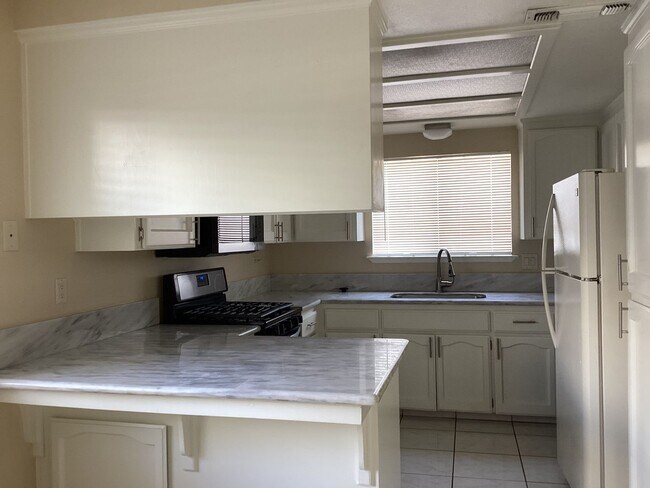 Building Photo - 4114 W Regency Ave