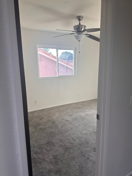 Building Photo - 581 Gladiola St