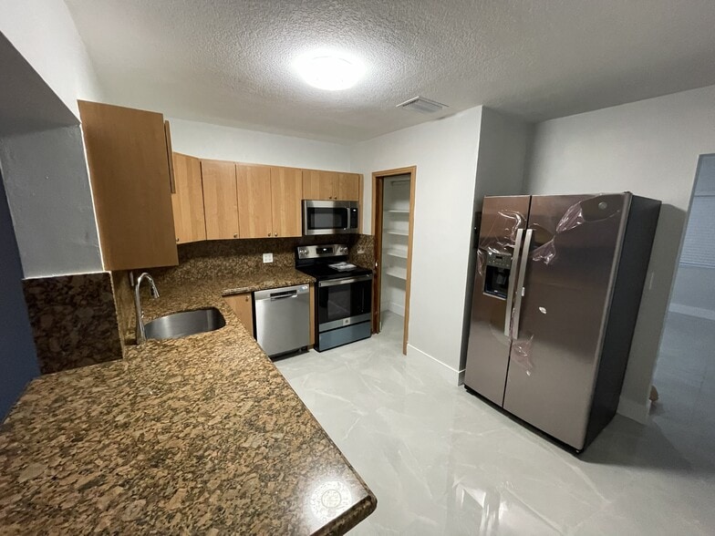 Building Photo - 51 SW 59th Ave