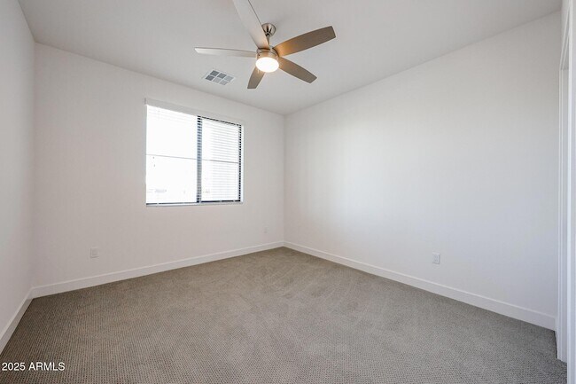Building Photo - 2511 W Queen Creek Rd