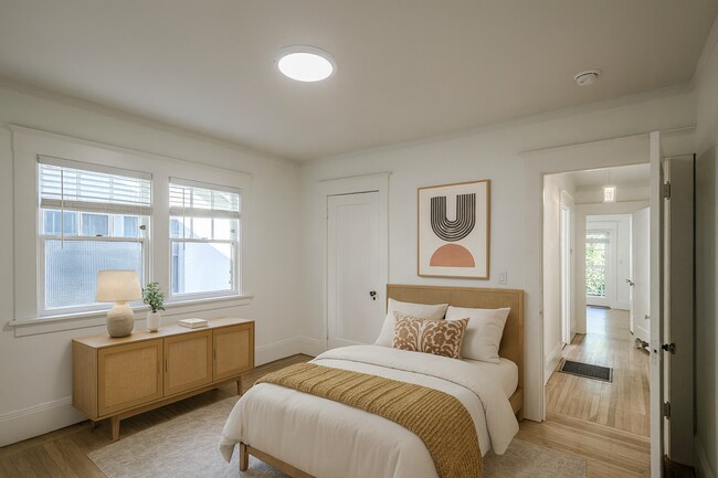 Building Photo - Charming Burlingame Home, 2 Bedroom / 1 Ba...