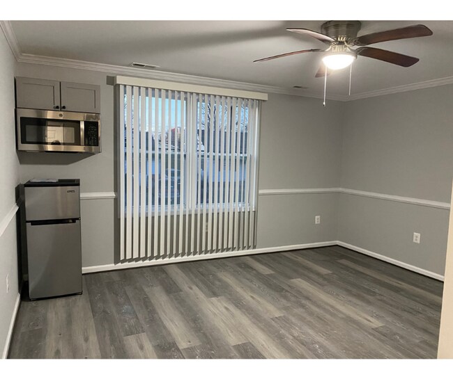 Building Photo - 15 Village Rd