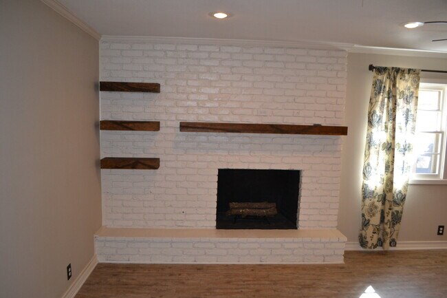 Building Photo - Updated Melonie Park Home!