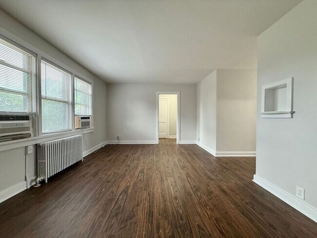 Building Photo - 1400 Kenmore Ave