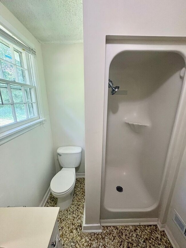 Building Photo - 3 Bed /2.5 Bath East Nash!