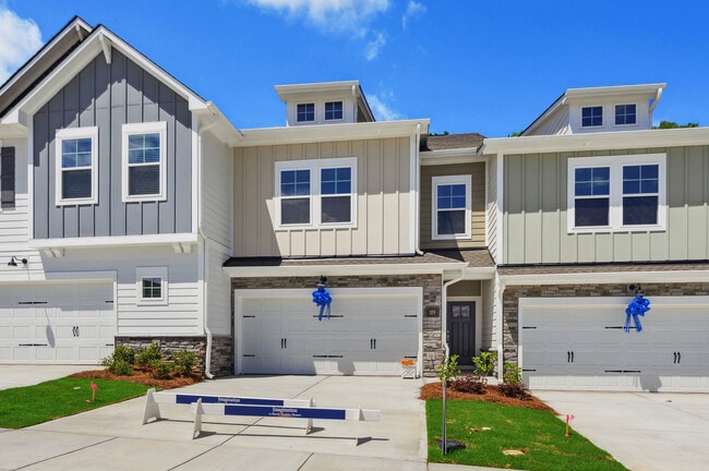 Primary Photo - 109 Alluvium Ln