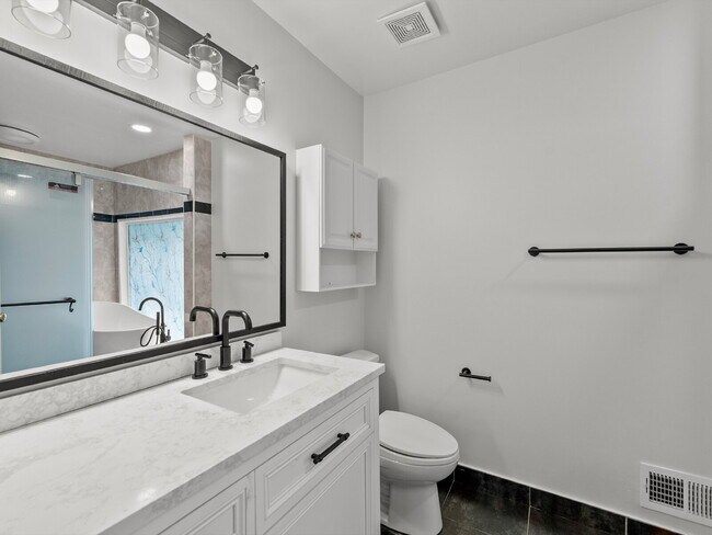 Building Photo - "Spacious 5-Bed Haven on Cedarest Rd – Where Comfort Meets Convenience in Fairfax!"