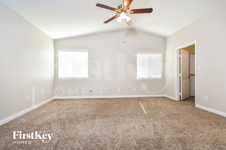 Building Photo - 3909 Linniki St