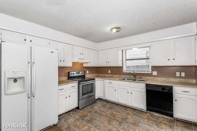 Building Photo - 3 br, 2 bath House - 9419 E Bluestem St