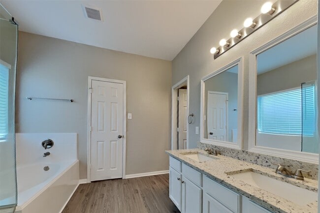 Building Photo - 21405 Surrey Glen Ct