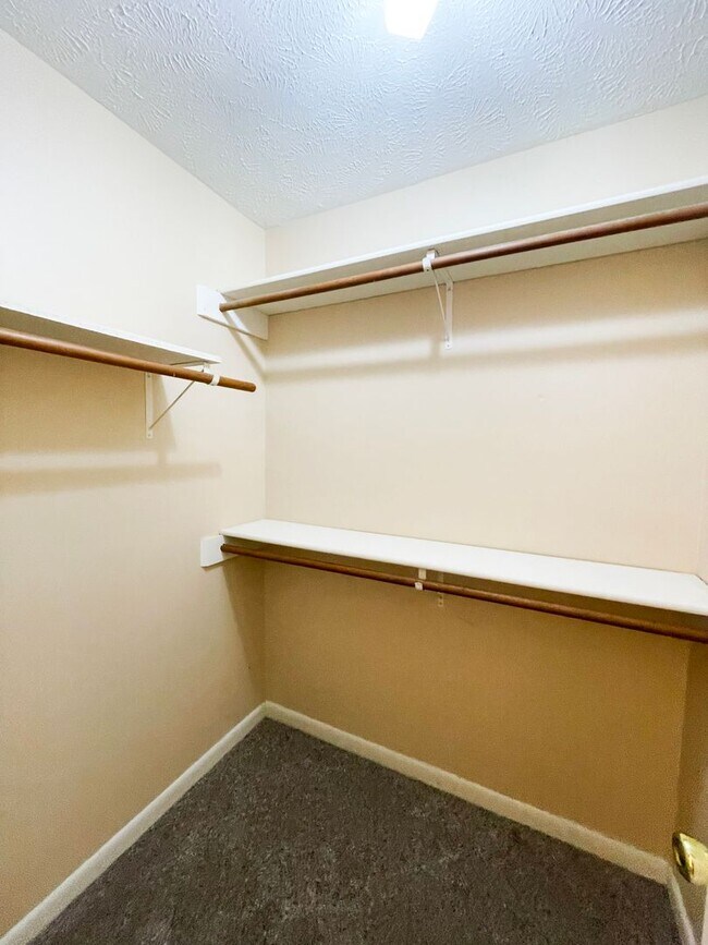 Building Photo - 2 Bedroom 2 Bathroom Condo