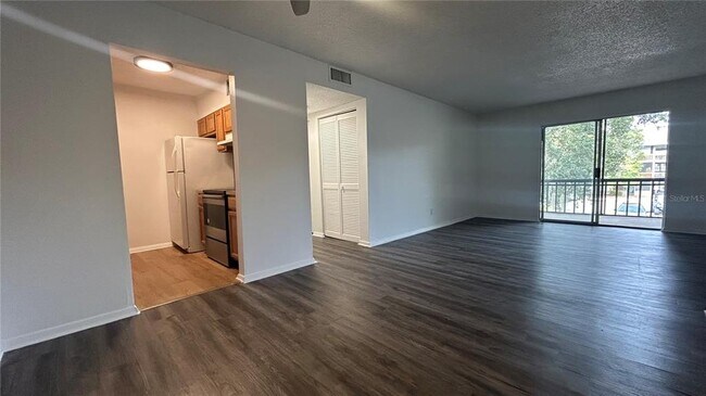 Building Photo - 6519 W Newberry Rd