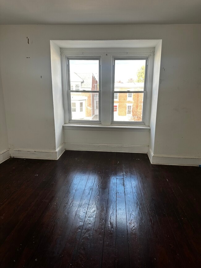 2nd bedroom - 918 W Marshall St