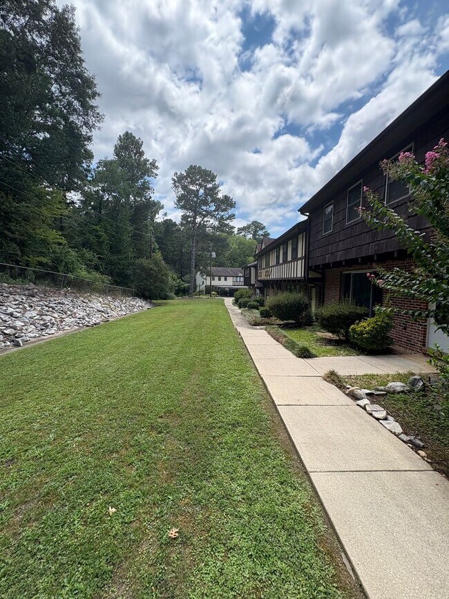 Building Photo - Four Bedroom Townhome Available Now