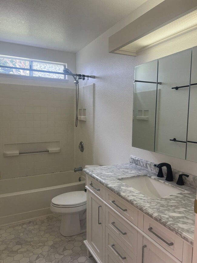 Building Photo - 1 Bed 1 Bath 2 Parking in Mililani