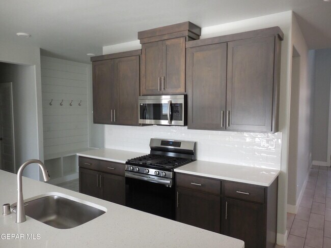 Building Photo - 2245 Rocky Ter Pl
