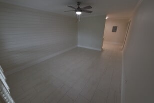 Building Photo - 57 Hanover Cir