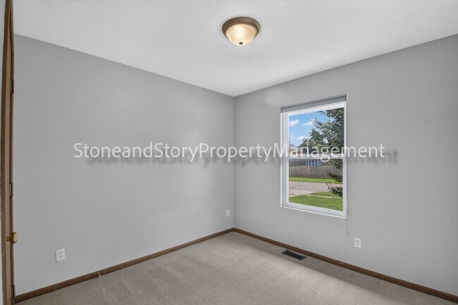 Building Photo - 6926 SW 17th St